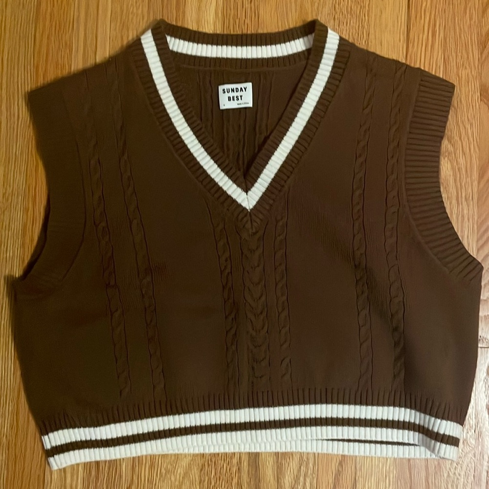 Chocolate brown cropped, V-neck, with ivory, accent and cable knit detail.